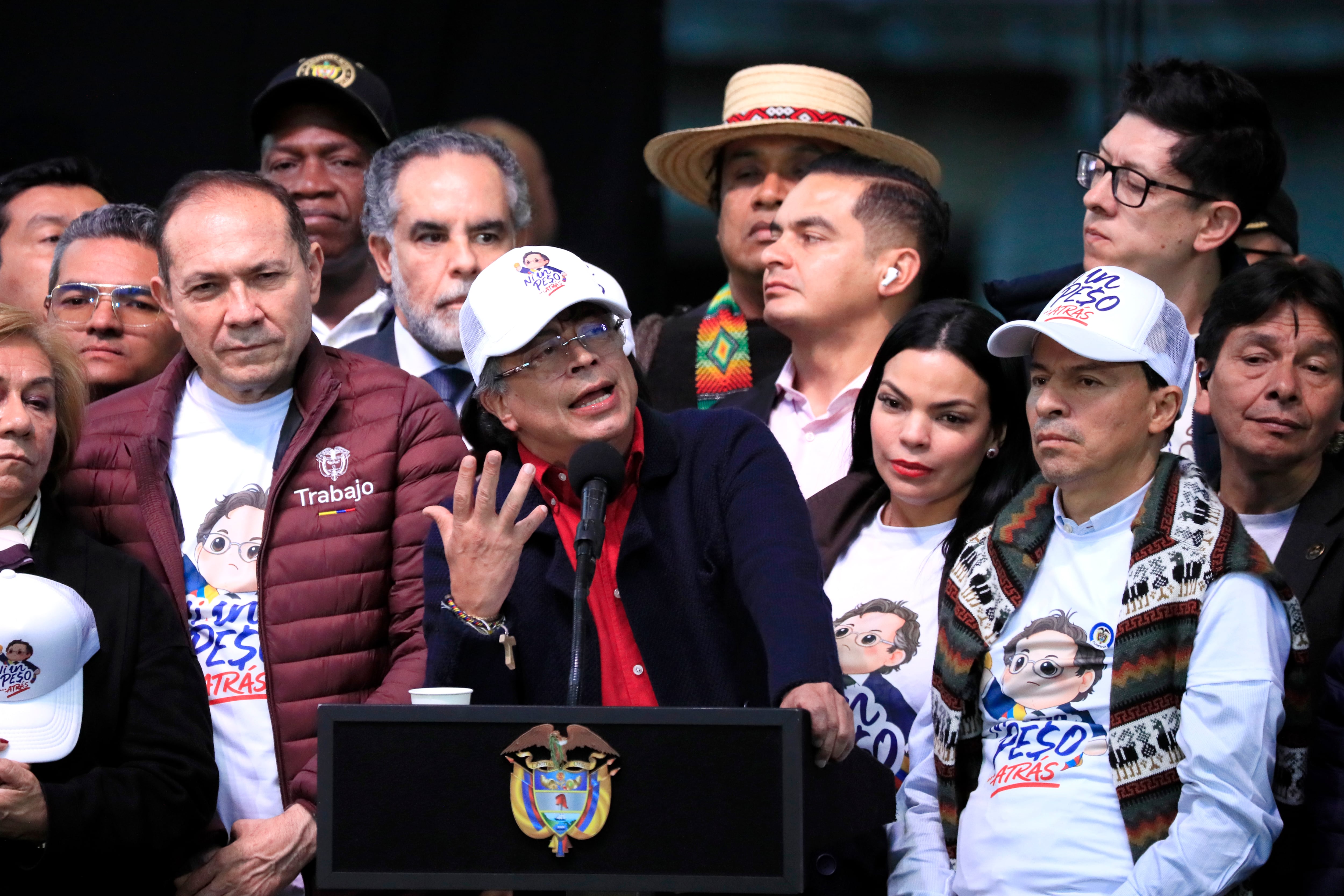 Petro firma su apoyo a la Constituyente