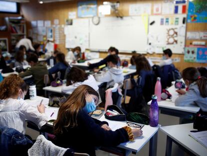 Un aula de un colegio de  Saint-Sebastien-sur-Loire, el pasado día 2.