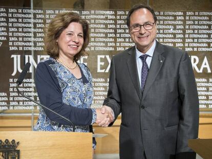 La consejera de Hacienda de Extremadura, Pilar Blanco-Morales, y su hom&oacute;logo valenciano,Vicent Soler. 