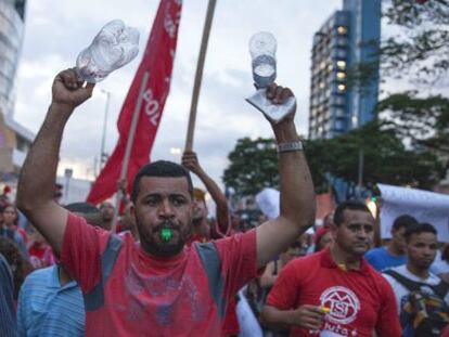 Paulistanos en la Marcha por el Agua.