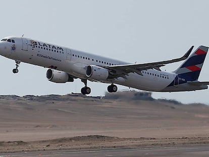 Un avión de la aerolínea Latam.