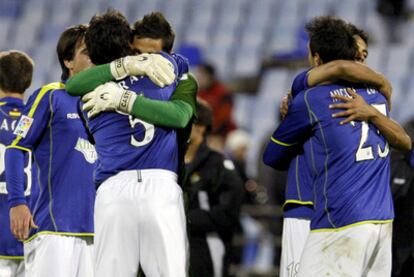 Los jugadores del Betis celebran su pase a octavos tras vencer al Zaragoza.