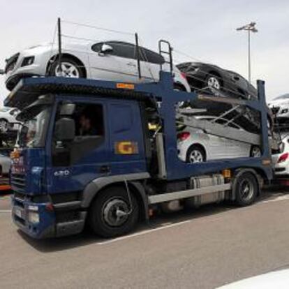 Fomento estudia medidas logísticas para rebajar los costes de transporte