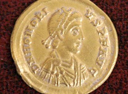 Moneda de oro romana de valor incalculable recuperada gracias a la operación Pitufo