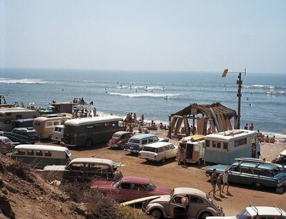 La playa de San Onofre en 1963. Se la conoce como la Waikiki californiana, del mismo modo que Carlos Goñi es el Springsteen valenciano.