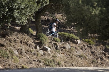 El ciclismo fuera del camino autorizado está prohibido.