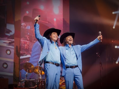 José Javier Solís and Marco Antonio Solís, during a Los Bukis concert in Las Vegas.
