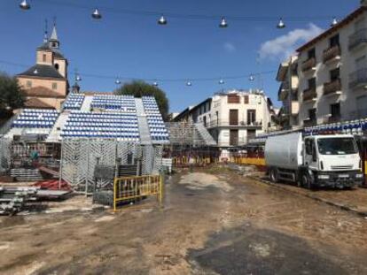 El Ayuntamiento estaba empezando a montar la plaza de toros para las fiestas de Arganda del Rey, a mediados de septiembre.