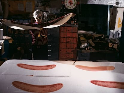 Andy Warhol en La Factory, Nueva York, en 1966. 