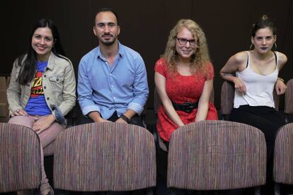 Los escritores ochenteros Liliana Colanzi, Carlos Fonseca, Jennifer Thorndike y Paulina Flores, en la Feria Internacional del Libro de Guadalajara.