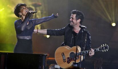 Alicia Keys con Alejandro Sanz en la gala de los Premios 40 Principales.