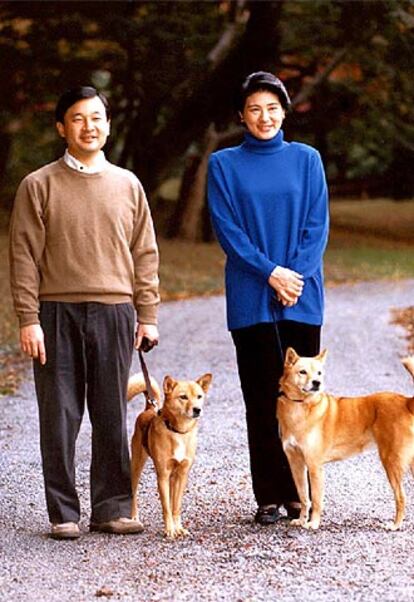 El príncipe de Japón Naruhito y la princesa Masako en su palacio de Tokio.