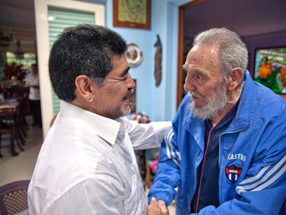 Maradona junto a Fidel Castro, en La Habana, en 2013.