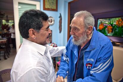 Maradona junto a Fidel Castro, en La Habana, en 2013.