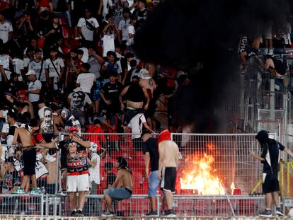 hinchas de Colo Colo provocan incidentes en el Estadio Nacional