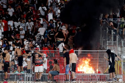 hinchas de Colo Colo provocan incidentes en el Estadio Nacional