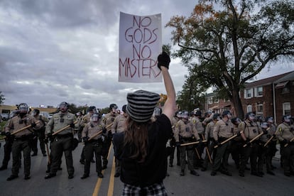 Protestas frente a una instalación del ICE en Broadview, Illinois, el 11 de octubre.