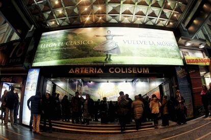 Vista del teatro Arteria Coliseum que representa el musical "Sonrisas y lágrimas".