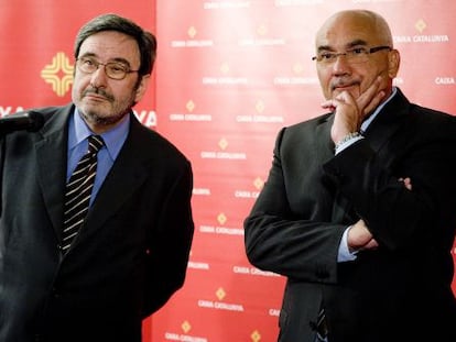 El president de Caixa Catalunya, Narcís Serra, i el director general, Adolf Todó, en roda de premsa després d'una assemblea ordinària el 2010.
