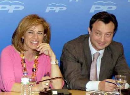 La concejal de Empleo y Servicios al Ciudadano, Ana Botella, y el vicealcalde, Manuel Cobo.