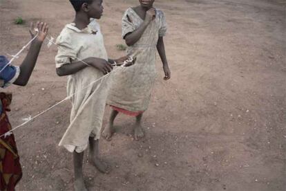 Imagen de <i>Petros Village,</i> Malawi, 2006, de la serie <i>Petros Village, Malawi/Aldea Petros, Malawi,</i> de Guy Tillim.