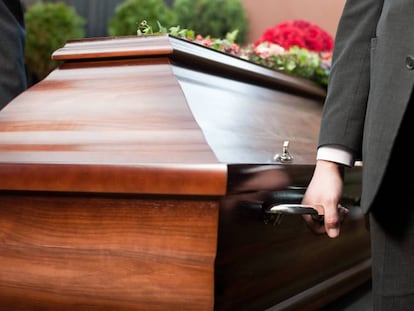 Por qué debería dejar organizado su funeral