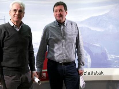 Carlos Totorika (a la izquierda) y Francisco Fernández este lunes en Bilbao.