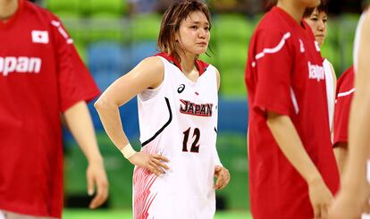 Asami Yoshida

La jugadora de baloncesto japonesa llora desconsolada tras caer derrotada ante el equipo australiano en un partido de la primera fase de la competición.