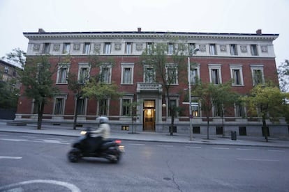 Fachada del edificio de la Real Academia Española.