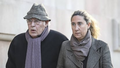 Montull, con su hija, llega al TSJC para conocer la sentencia del 'caso Palau'.