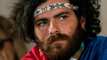 Jerry Rubin, uno de "los siete de Chicago", durante su declaración tras ser acusado de "actividades antiamericanas".
