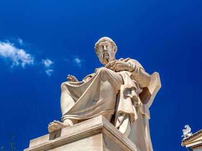 Escultura del filósofo ateniense Platón, en la Academia de Atenas.