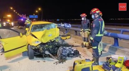 El vehículo del hombre fallecido tras el accidente de tráfico en la M-50 esta madrugada.