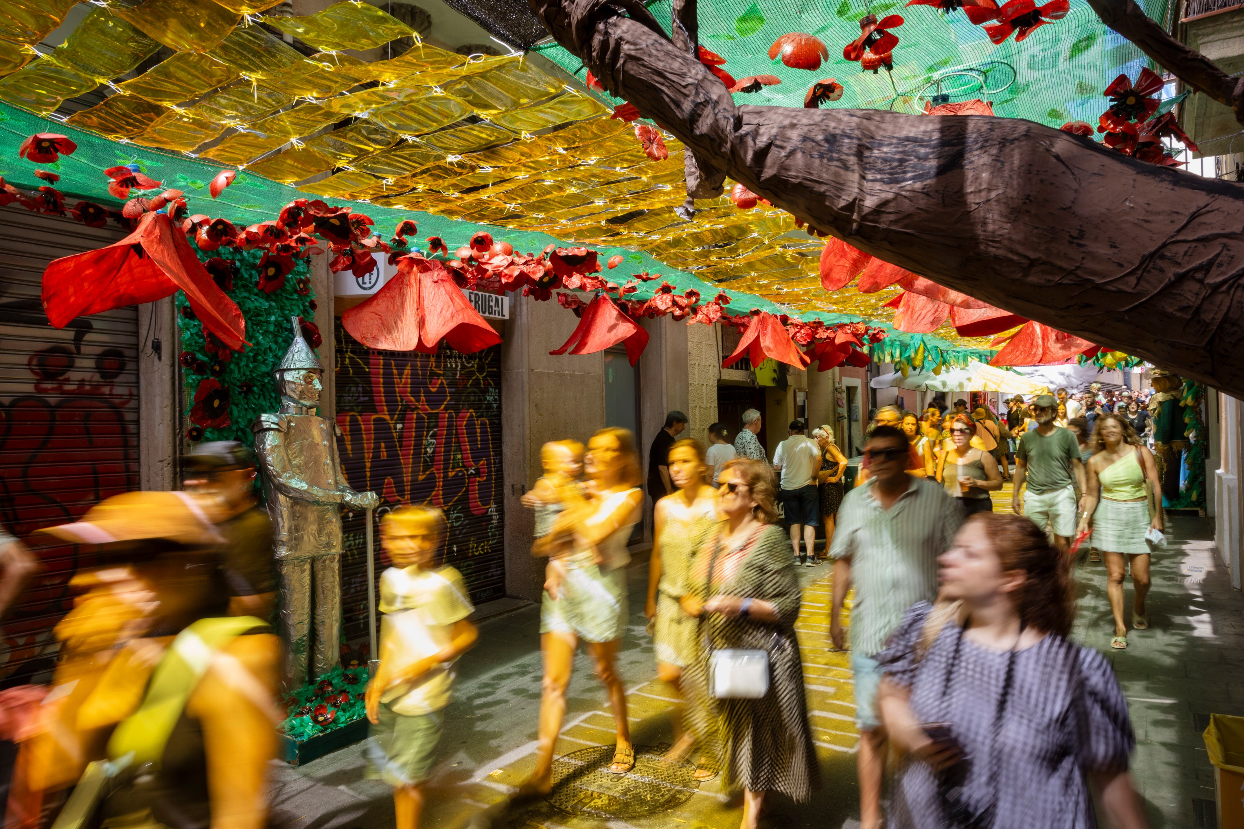 Els carrers de Gràcia durant les festes del barri. 