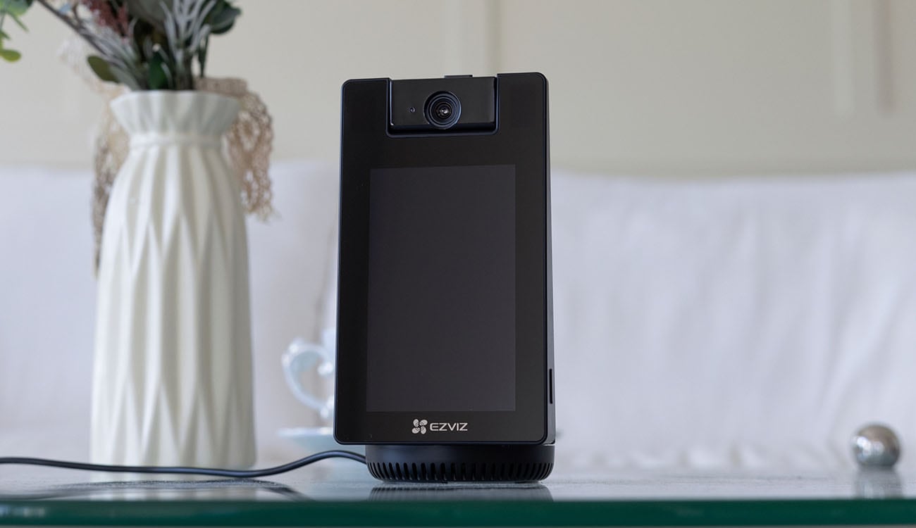 La EZVIZ S10 llega a España: una pequeña cámara inteligente perfecta para el hogar
