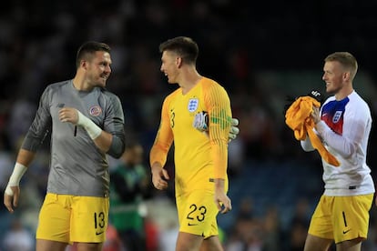 Jack Butland, Nick Pope y Jordan Pickford, durante el partido ante Costa Rica.