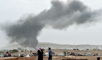 Una columna de humo el martes en Kobane tras un bombardeo de la coalición liderada por EE UU contra el EI