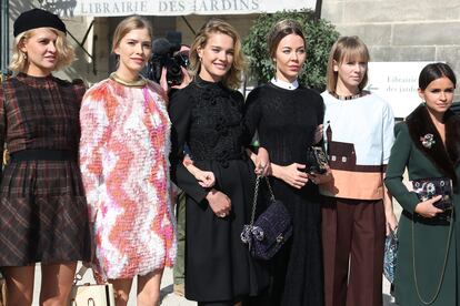 Es una de las anfitrionas de las 'it girls' rusas. Natalia Vodianova, Miroslava Duma, Anna dello Russo... Son, además de muy buenas amigas, sus compañeras de viaje y de 'front row'.