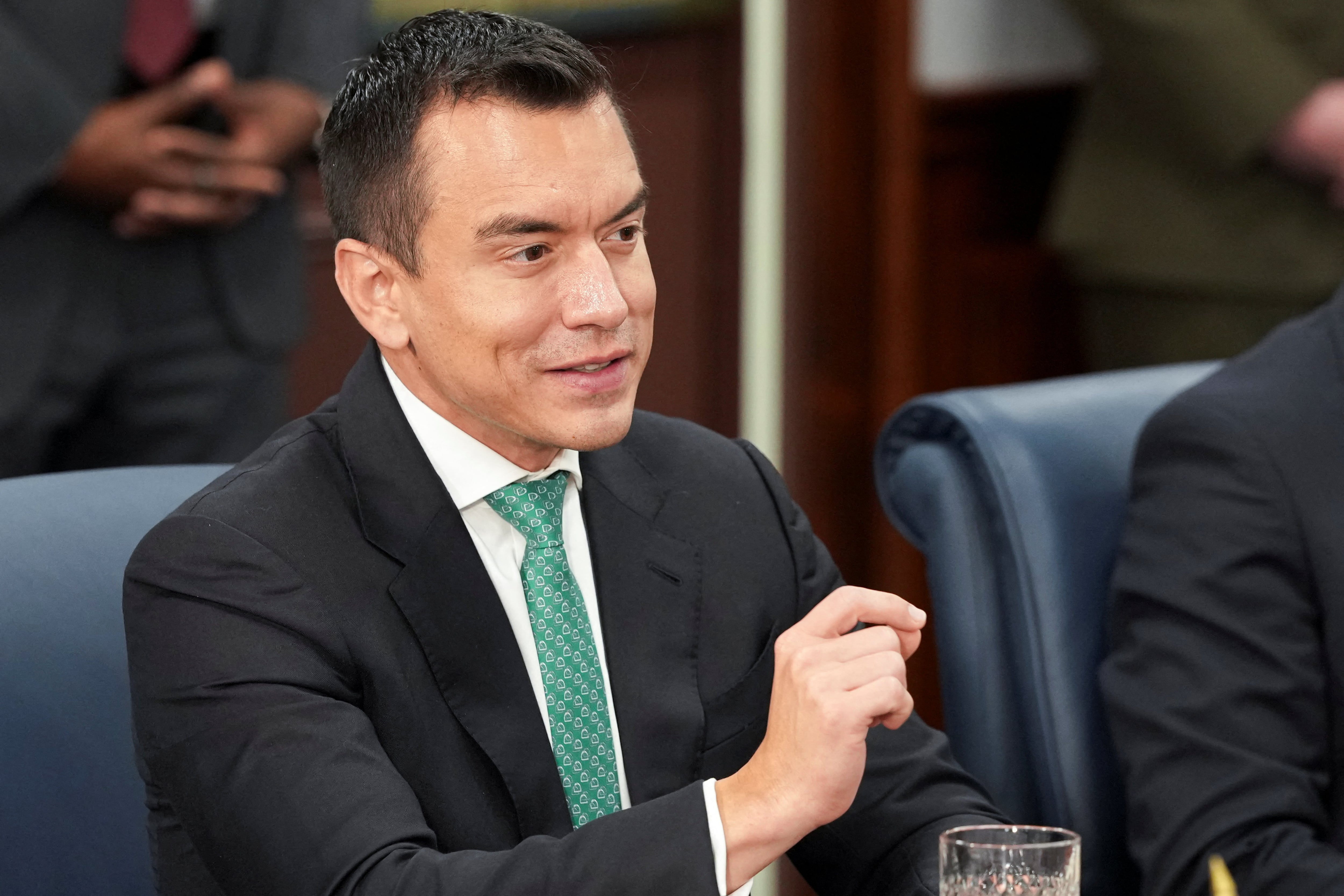 Noboa vuelve a declarar el conflicto armado en Ecuador y amplía la protección legal a los militares