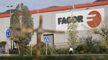 Vistas exteriores de la planta de fagor en Galagartza-Mondragon.