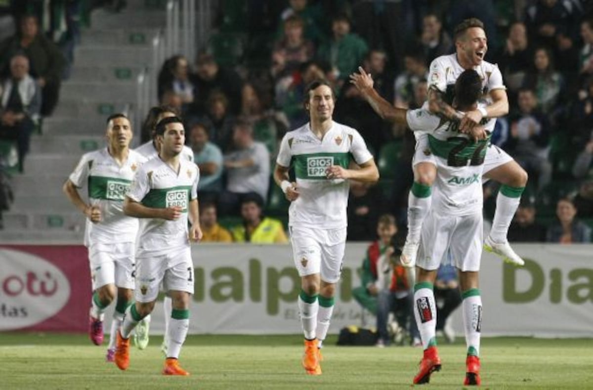 Elche 4-Deportivo 0: El Elche vapulea al Deportivo y se asegura la ...