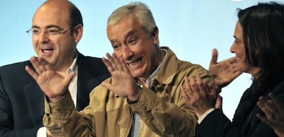 Sebastián Pérez, Javier Arenas y Luisa García Chamorro en Las Gabias (Granada).