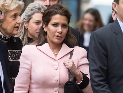 La princesa Haya de Jordania el 13 de noviembre de 2019 entrando en el Juzgado de Londres que lleva su caso contra el emir de Dubái.