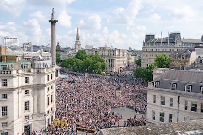 Miles de personas asisten al 'Trooping Colour' en el centro de Londres.  El palacio de Buckingham divulgó el miércoles por la noche un mensaje oficial de la reina en el que agradecía su participación en el Jubileo a sus súbditos “en el Reino Unido y en toda la Commonwealth”, así como a los organizadores de los festejos por su trabajo.