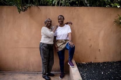 Al frente del establecimiento hay dos hermanas. Lina, a la izquierda, es la encargada de la cocina.
