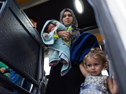 Refugiados sirios en el aeropuerto de Beirut, el 20 de julio.