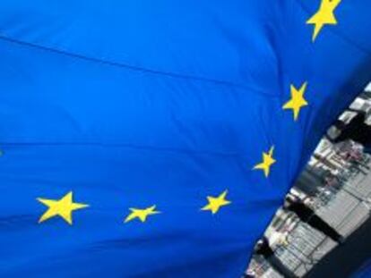 Bandera de la UE en la sede de la Comisi&oacute;n Europea.