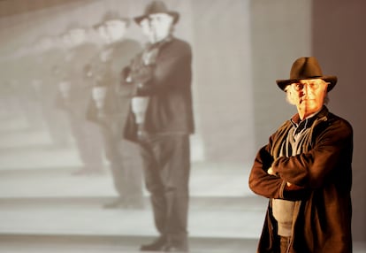Carlos Saura durante el rodaje de su película 'Iberia', en 2004.