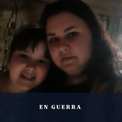 Alla Oleshko y su hija, en un refugio. 