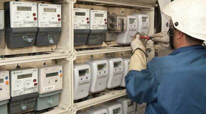 Instalación de contadores de luz.